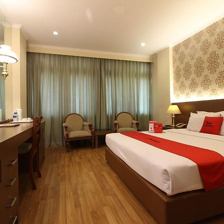 Reddoorz Premium @ Slamet Riyadi 2 Solo Екстериор снимка
