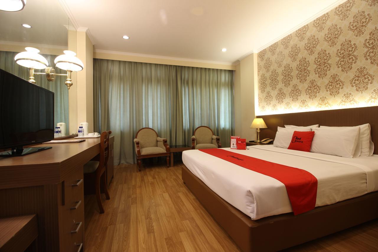 Reddoorz Premium @ Slamet Riyadi 2 Solo Екстериор снимка