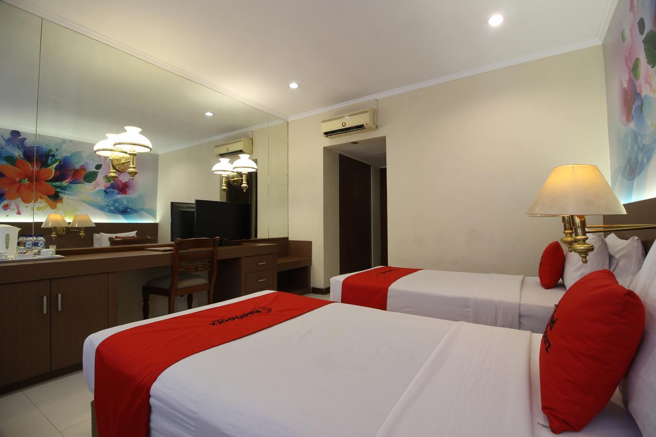 Reddoorz Premium @ Slamet Riyadi 2 Solo Екстериор снимка