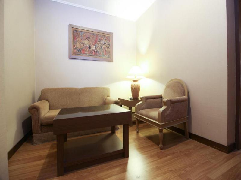 Reddoorz Premium @ Slamet Riyadi 2 Solo Екстериор снимка